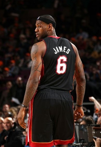 配合更加默 配合更加默