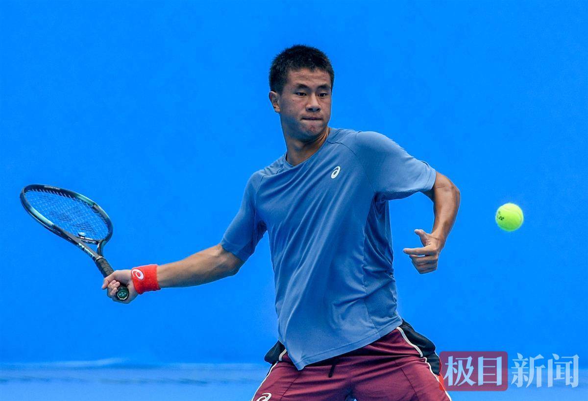 带伤出场并 带伤出场并